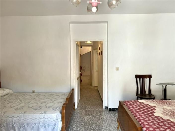 Image No.18-5 Bed Townhouse for sale