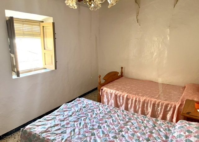 Image No.20-3 Bed Townhouse for sale