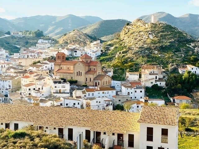 Image No.25-3 Bed Townhouse for sale