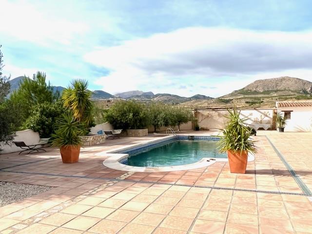 Image No.3-7 Bed Country House for sale