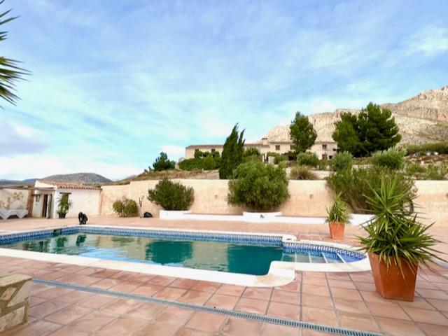 Image No.6-7 Bed Country House for sale