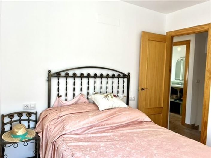 Image No.12-2 Bed Townhouse for sale