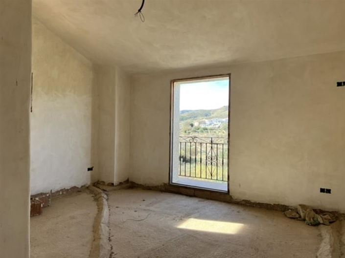 Image No.13-5 Bed Country House for sale