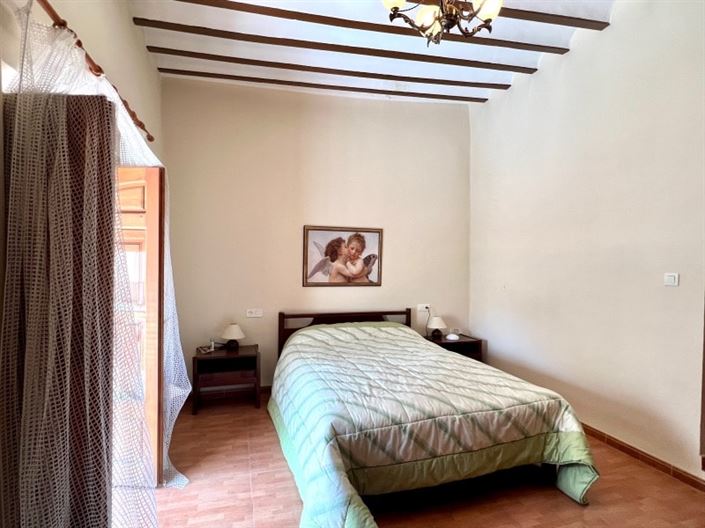 Image No.15-4 Bed Townhouse for sale