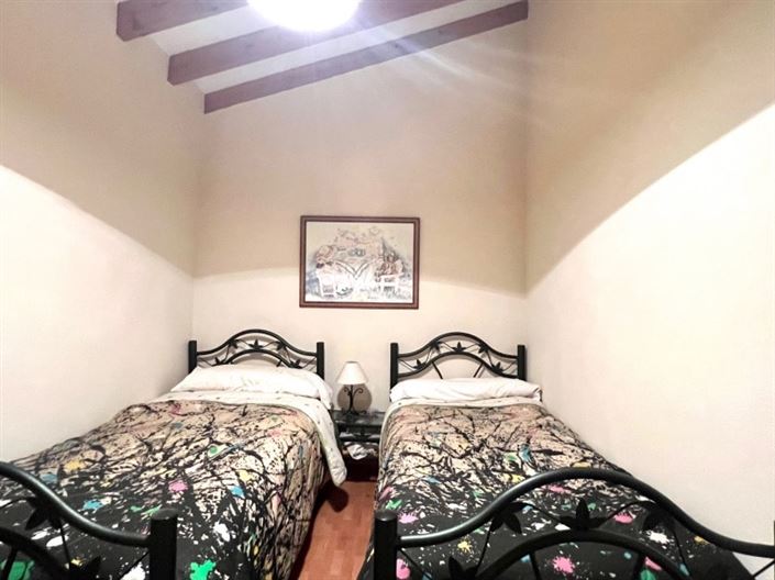 Image No.17-4 Bed Townhouse for sale