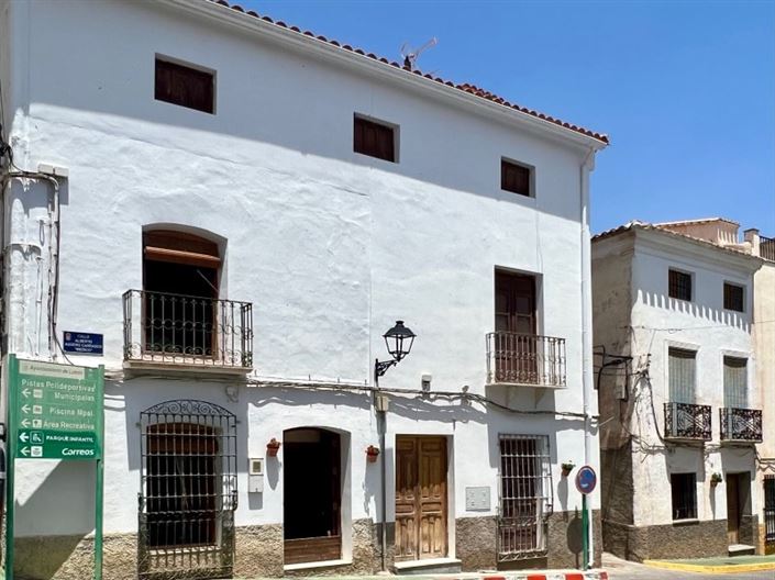 Image No.2-4 Bed Townhouse for sale