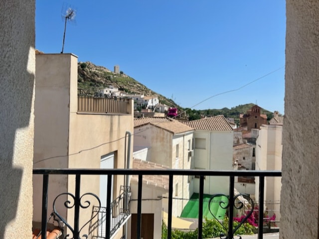 Image No.1-3 Bed Townhouse for sale