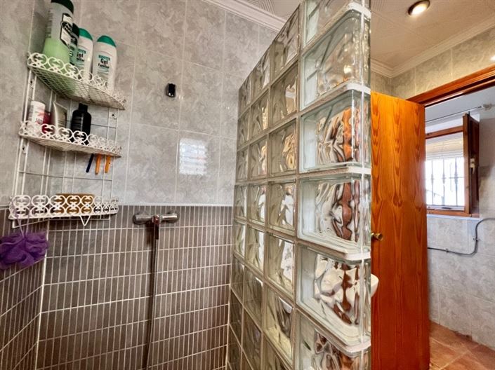 Image No.12-5 Bed Townhouse for sale