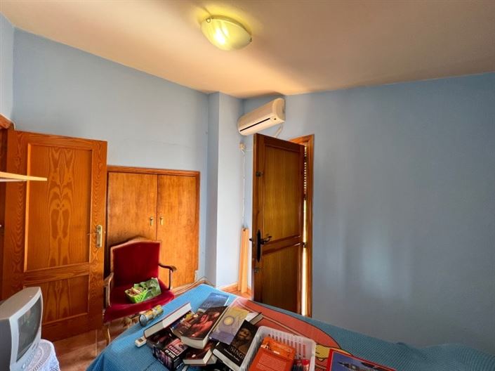 Image No.27-5 Bed Townhouse for sale