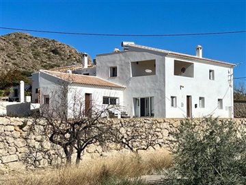 4 Bed Country House for sale