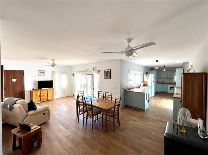 Image No.11-4 Bed Country House for sale