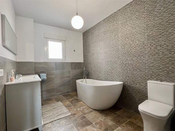 Image No.22-4 Bed Country House for sale