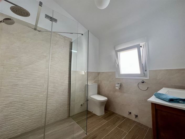 Image No.25-4 Bed Country House for sale