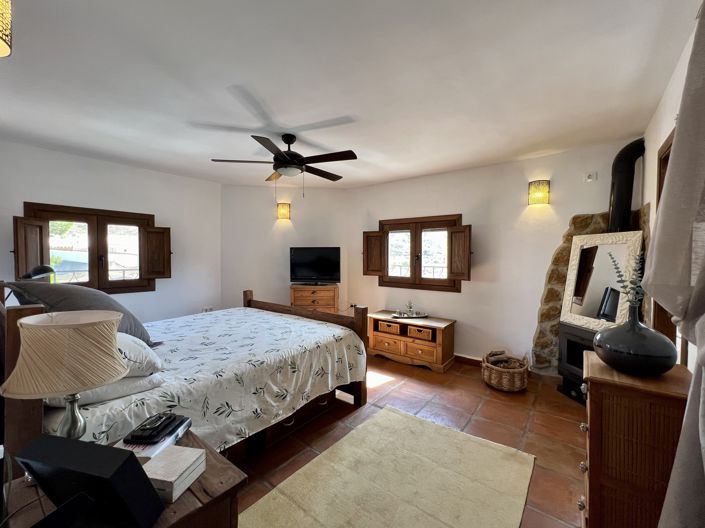 Image No.36-5 Bed Townhouse for sale