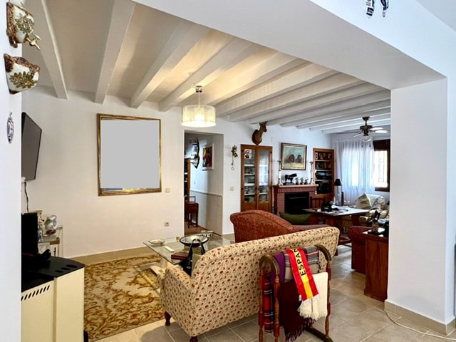 Image No.37-6 Bed House for sale