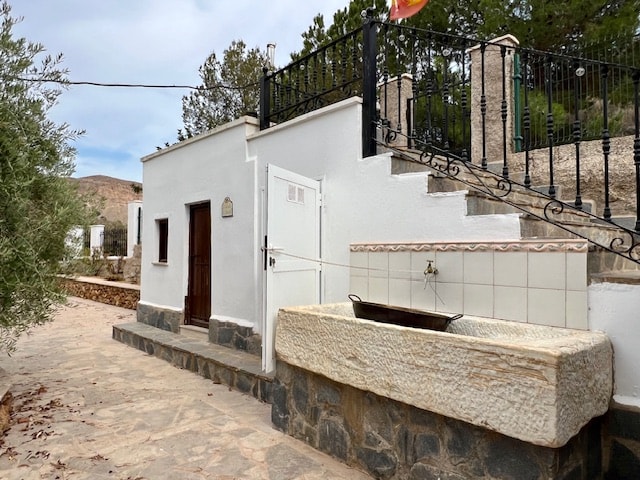 Image No.43-6 Bed House for sale