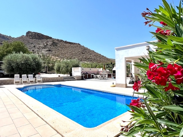 Image No.9-6 Bed House for sale