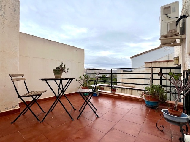 Image No.17-4 Bed Townhouse for sale