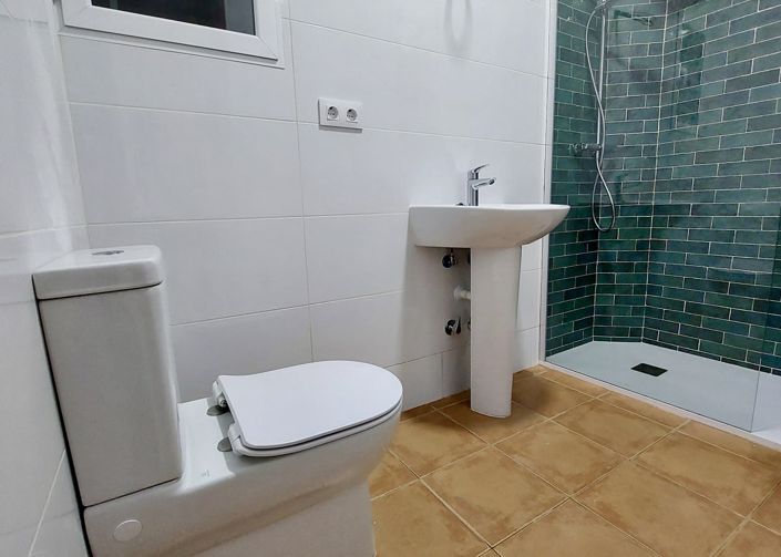 Image No.8-2 Bed Townhouse for sale