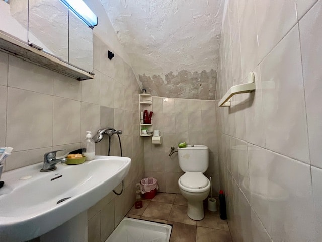 Image No.20-4 Bed Village House for sale