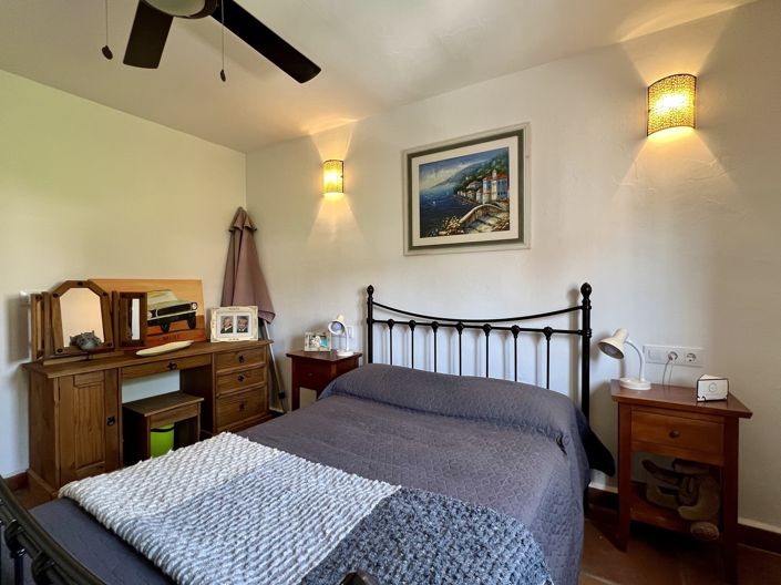 Image No.32-5 Bed Townhouse for sale