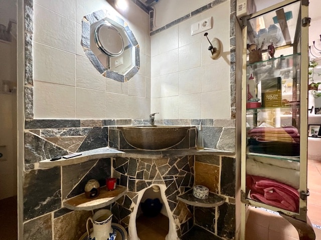 Image No.15-2 Bed Village House for sale