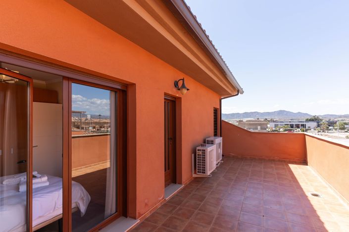 Image No.72-4 Bed Villa for sale