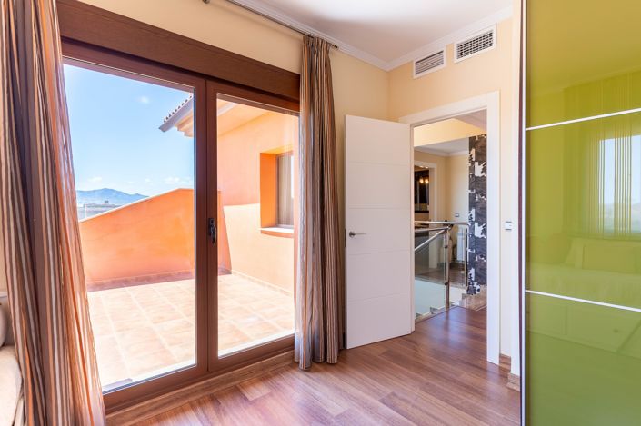 Image No.79-4 Bed Villa for sale