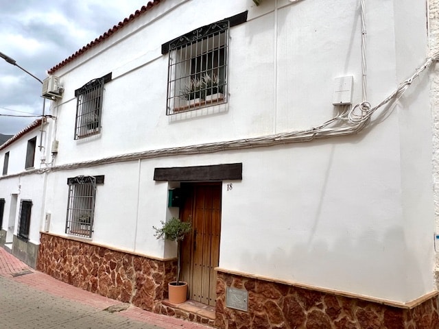 Image No.4-8 Bed Townhouse for sale