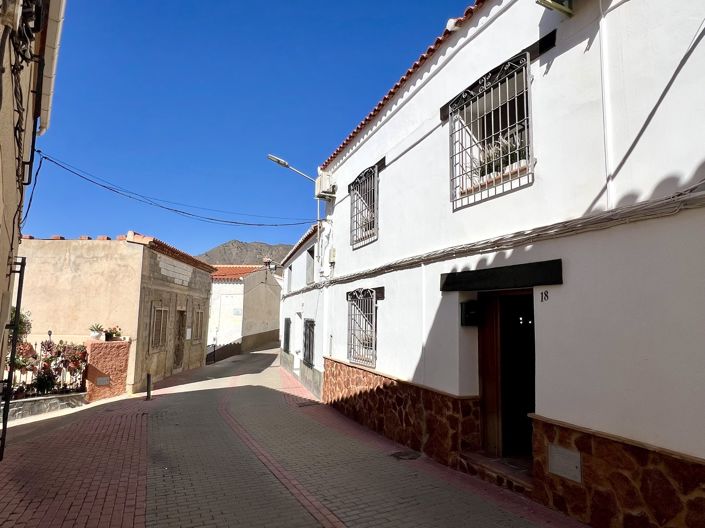 Image No.5-8 Bed Townhouse for sale