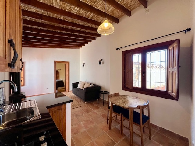 Image No.52-8 Bed Townhouse for sale