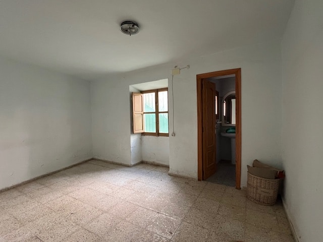 Image No.69-8 Bed Townhouse for sale