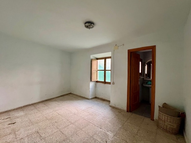 Image No.72-8 Bed Townhouse for sale