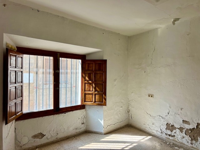 Image No.73-8 Bed Townhouse for sale