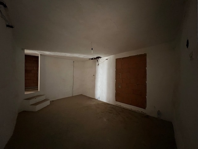 Image No.80-8 Bed Townhouse for sale