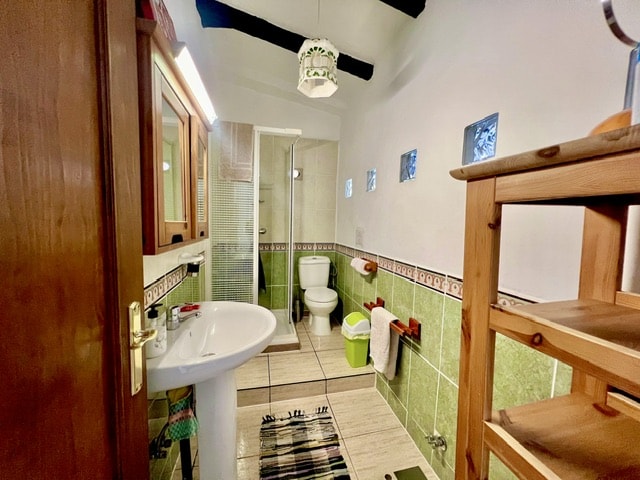 Image No.24-4 Bed Country House for sale