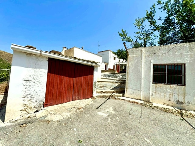 Image No.10-7 Bed Country House for sale