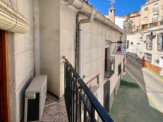 Image No.16-5 Bed Townhouse for sale