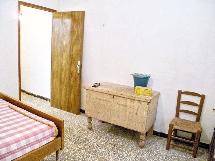 Image No.11-6 Bed Townhouse for sale