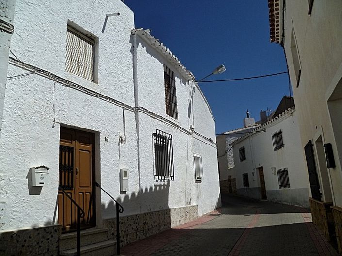 Image No.2-6 Bed Townhouse for sale