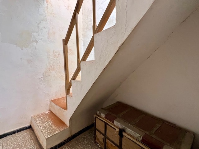 Image No.31-6 Bed Townhouse for sale