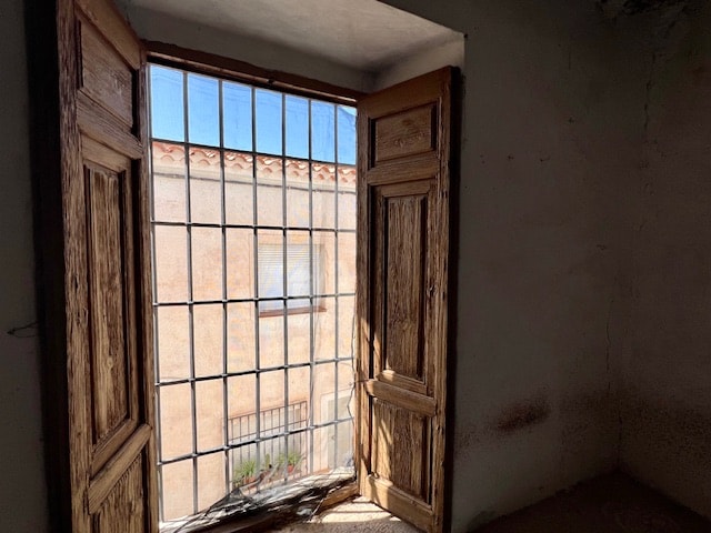 Image No.35-6 Bed Townhouse for sale