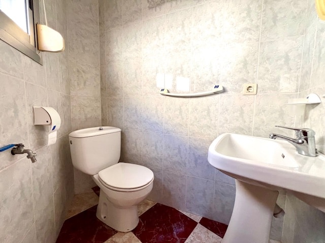 Image No.12-2 Bed Townhouse for sale