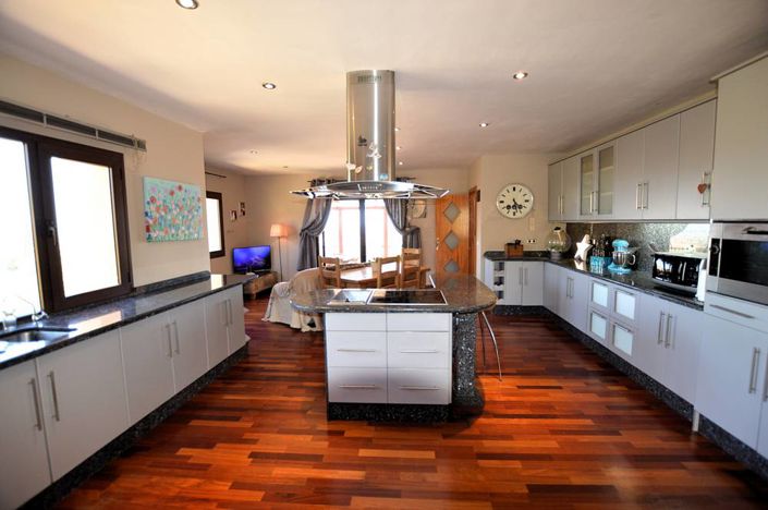 Image No.17-5 Bed Villa for sale