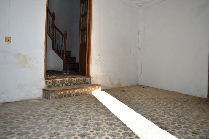 Image No.12-5 Bed Townhouse for sale