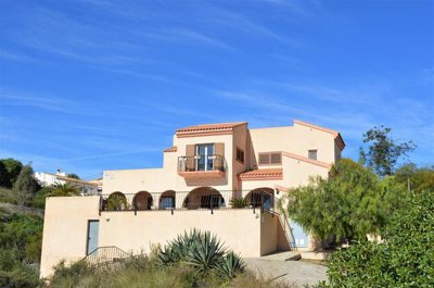 4 Bed Villa for sale