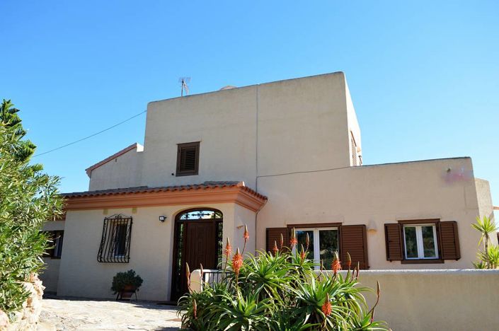 Image No.2-4 Bed Villa for sale