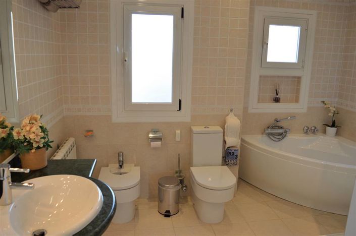 Image No.24-4 Bed Villa for sale