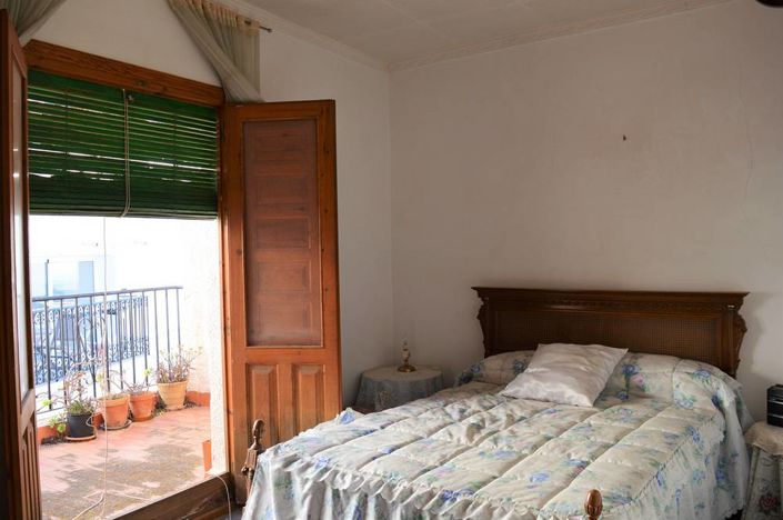 Image No.19-5 Bed Townhouse for sale