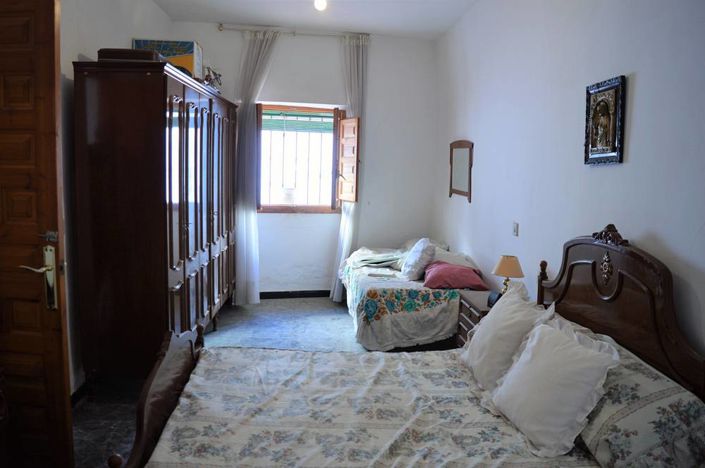 Image No.20-5 Bed Townhouse for sale